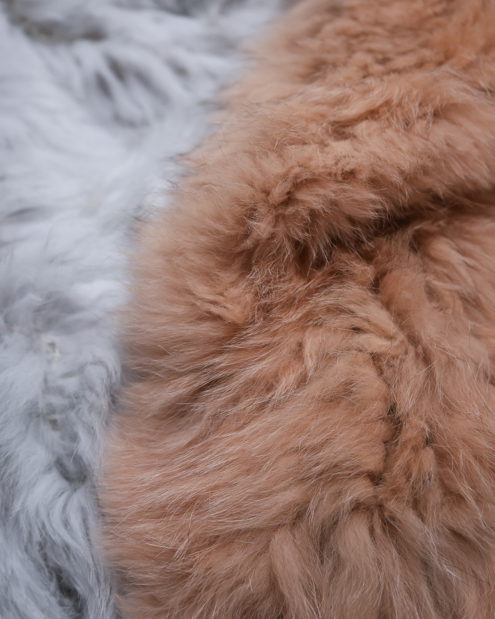 Вязаный плед из натурального меха песца 200*150 см (бежевый с "пепельными" кончиками)