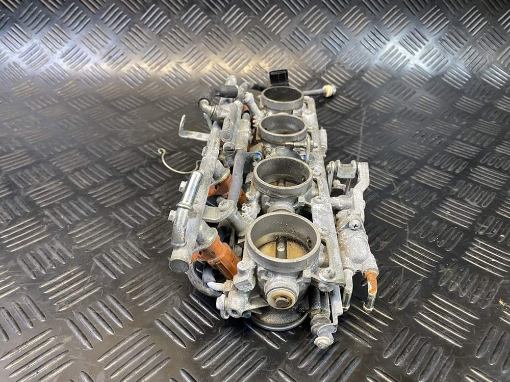 Дроссельные заслонки (впускной коллектор с инжекторами) Yamaha FJR1300A RP13A 2010