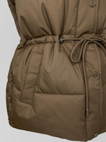 Жилетка YLL A1915 однотонная с капюшоном и утягивающим поясом на талии