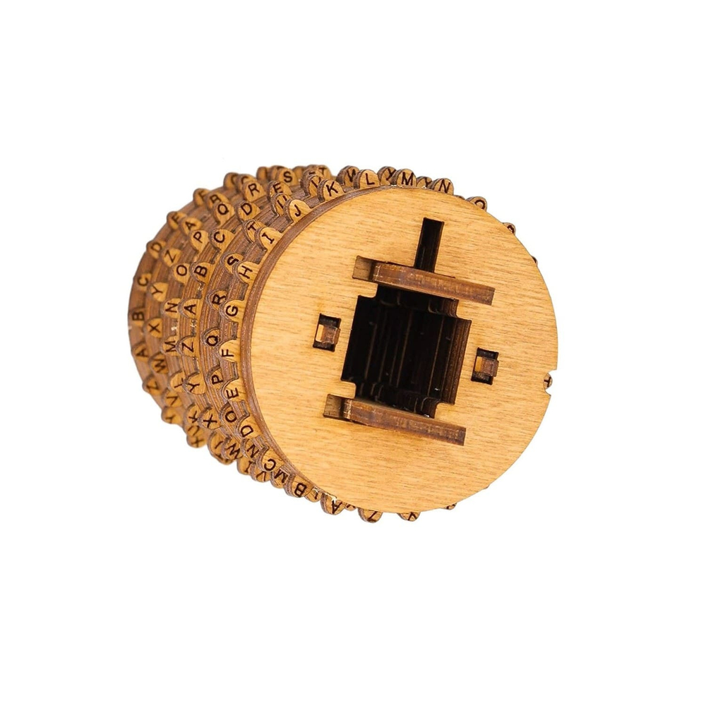 "Криптос" от IDventure - это головоломка с замком, купите деревянный конструктор, соберите, хранение ваши флешки в надежном месте