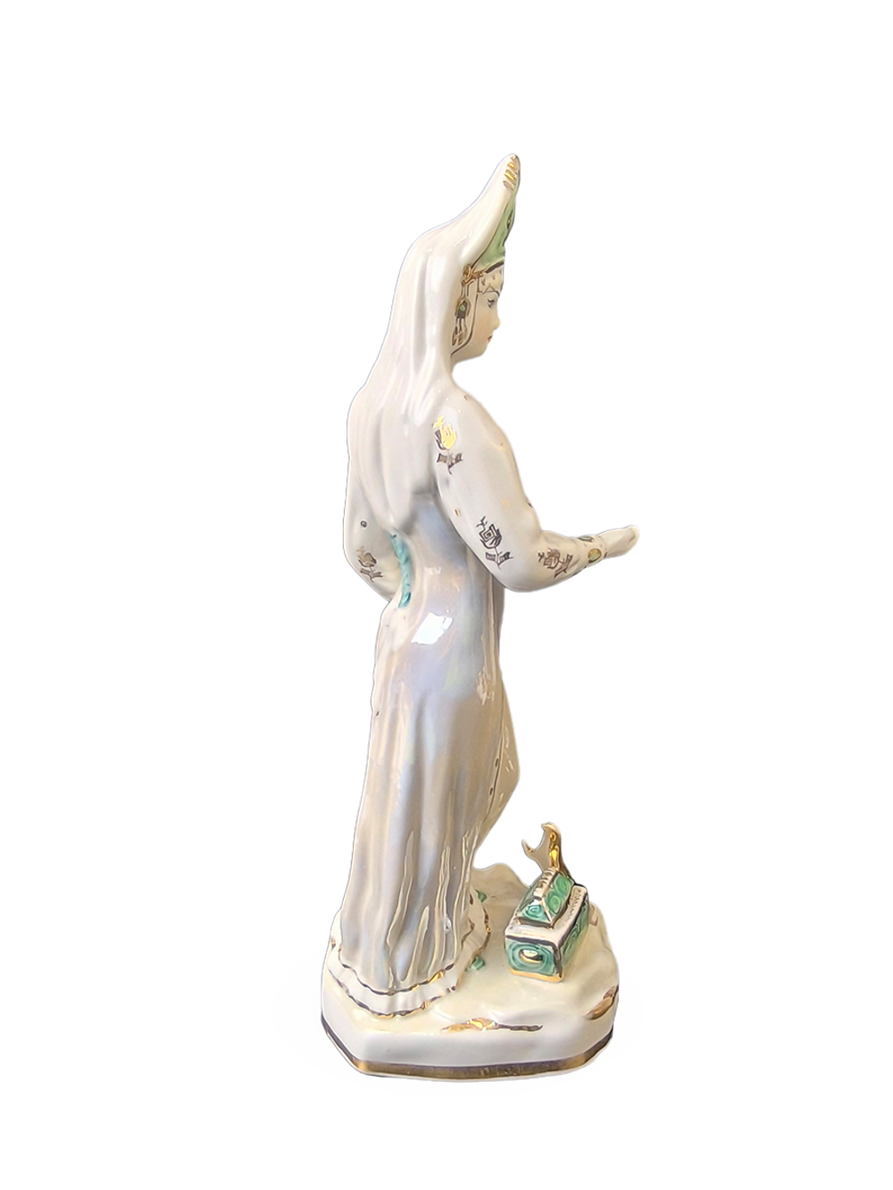 Фарфоровая статуэтка "Дары хозяйки Медной горы" (Дулево)