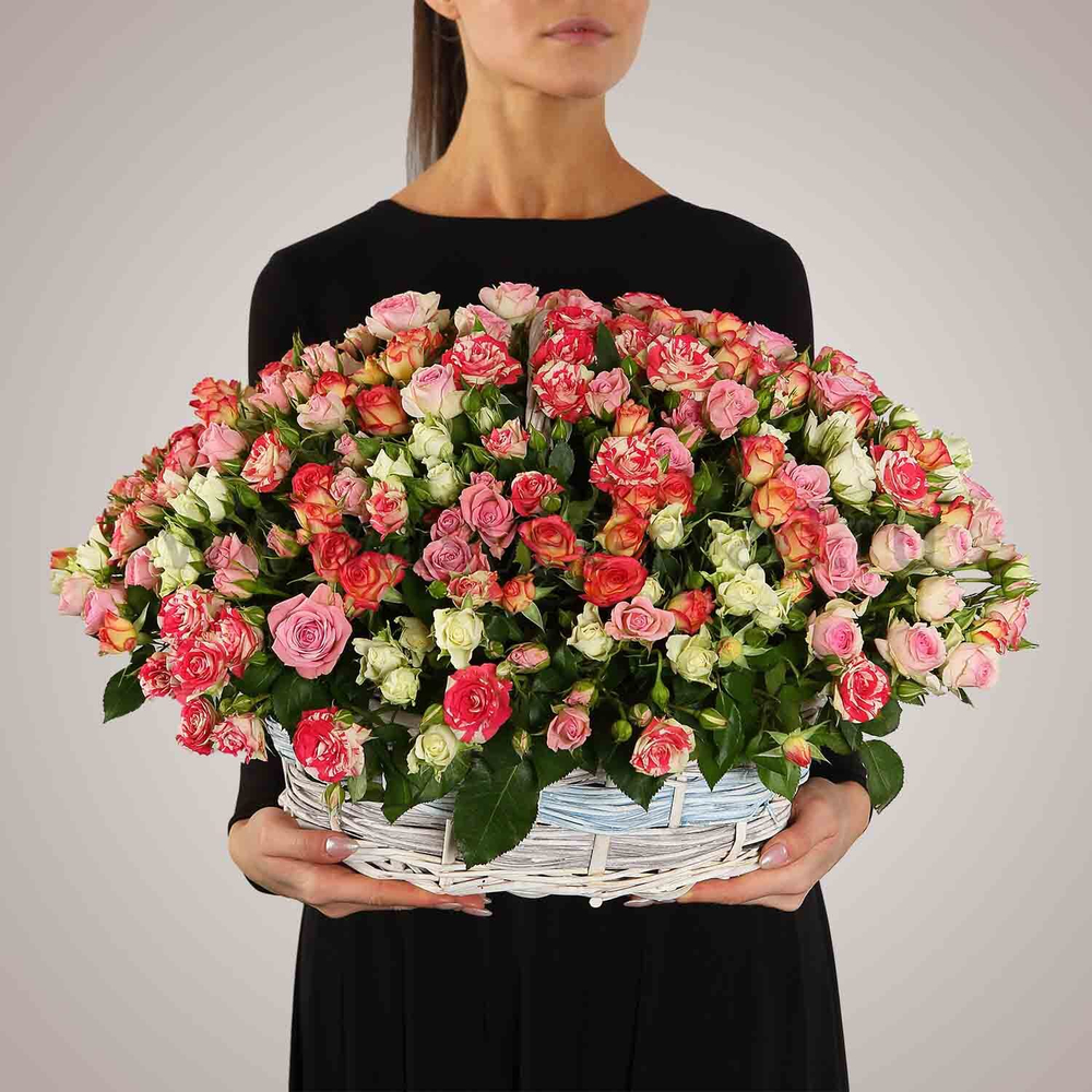 Корзина из кустовых роз