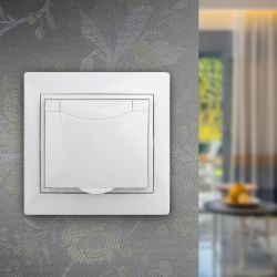 Розетка Intro Plano 1Э-207-01 с заземлением 2P+E Schuko с крышкой шторками, 16А-250В, СУ, без лапок, белый | Intro Plano Белый