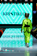 Желто-зеленый костюм