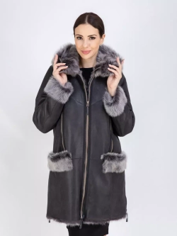 Дубленка зимняя с капюшоном натуральная
