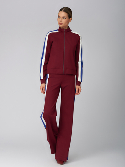 Женский бордовый спортивный костюм с контрастными линиями
