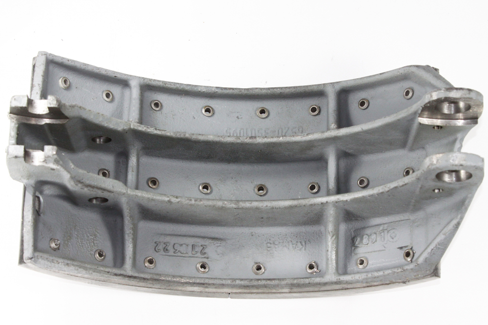 Колодка барабанного тормоза а/м КАМАЗ-ЕВРО 6440, 6520, 6522 ЛИТАЯ (накладка: длинная+длинная) (1шт.) ААЦ/ЗМД (г. Набережные Челны)