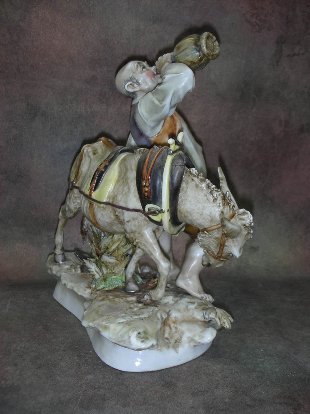 Статуэтка. Фарфор. Погонщик. Capodimonte. Италия