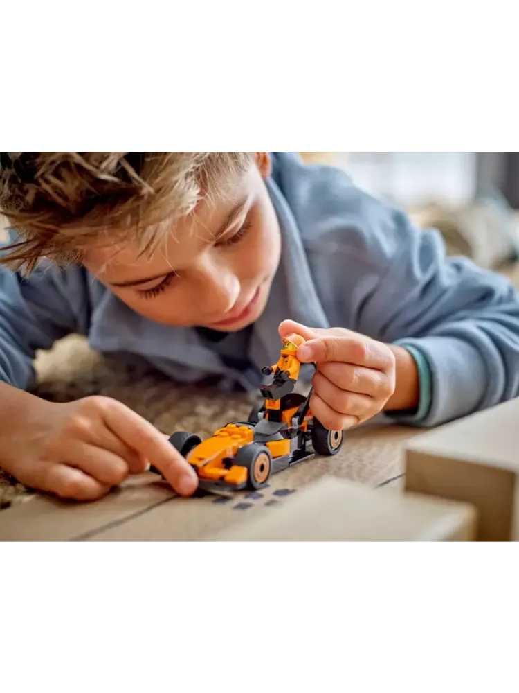 Конструктор City 60442 Гонщик F1 за рулём McLaren