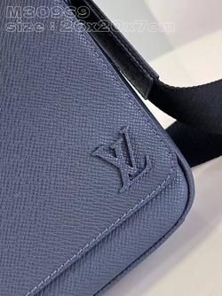 Сумка-мессенджер Louis Vuitton
