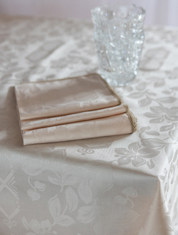 Скатерть 160x210 и 8 салфеток Confestyl Iris Bianco