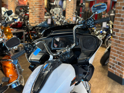 Harley-Davidson Road Glide 117, 2024 Onyx White/CHROME Trim