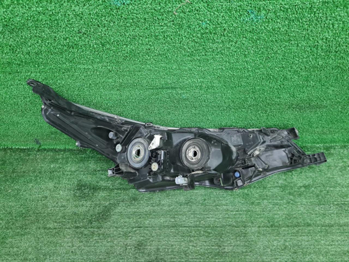 Фара левая Toyota Corolla E160 (2015-2019) галоген