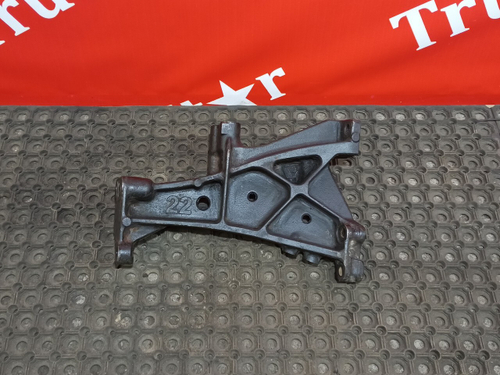 Кронштейн переднего бампера правый