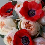 Яркий букет Juliet и анемоны