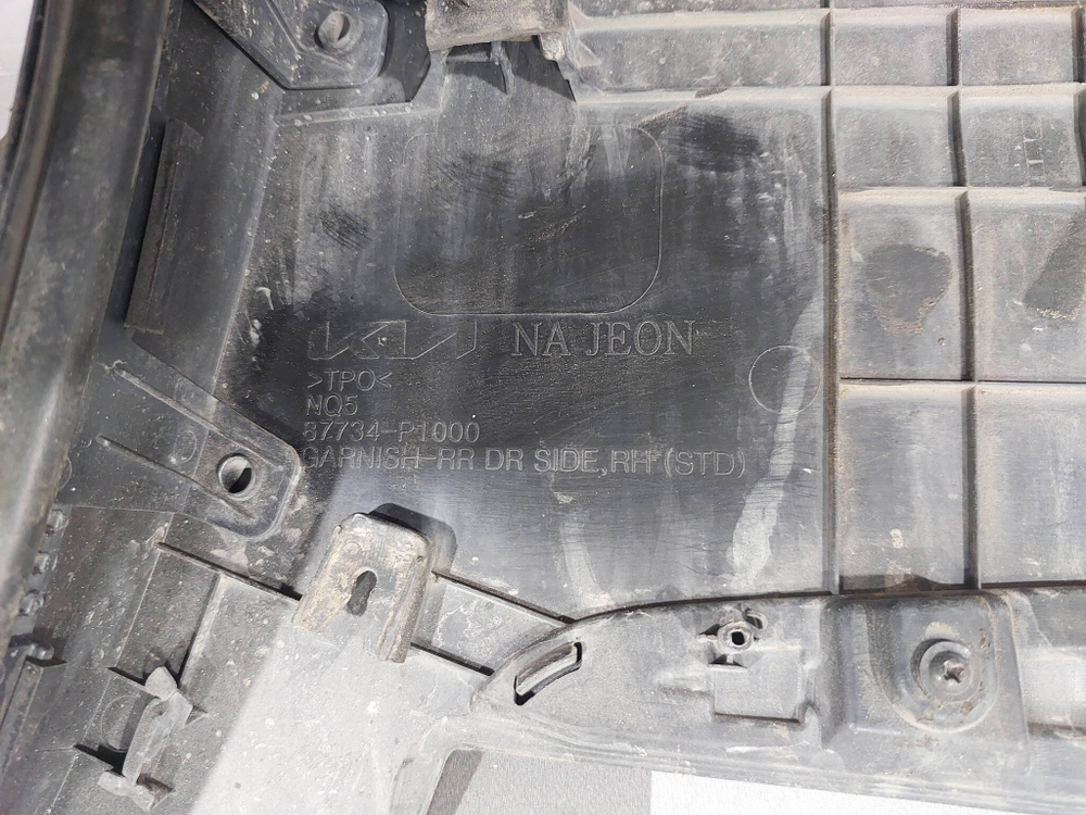 Накладка двери задней правой Kia Sportage 5 (NQ5) 21-нв Б/У Оригинал 87734P1000