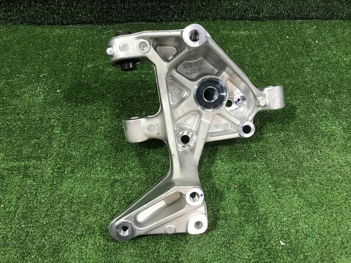 Кулак задний левый VW Passat CC (2008-2017)