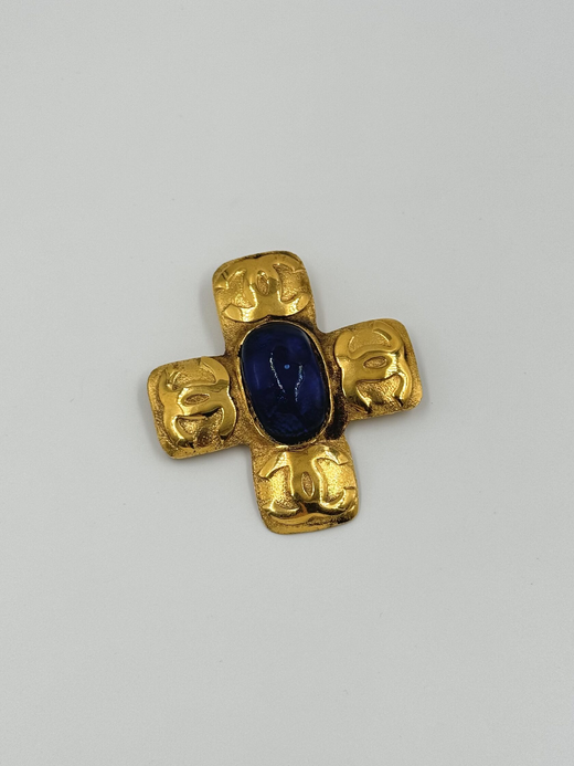 Брошь в виде креста с синим кабошоном Chanel