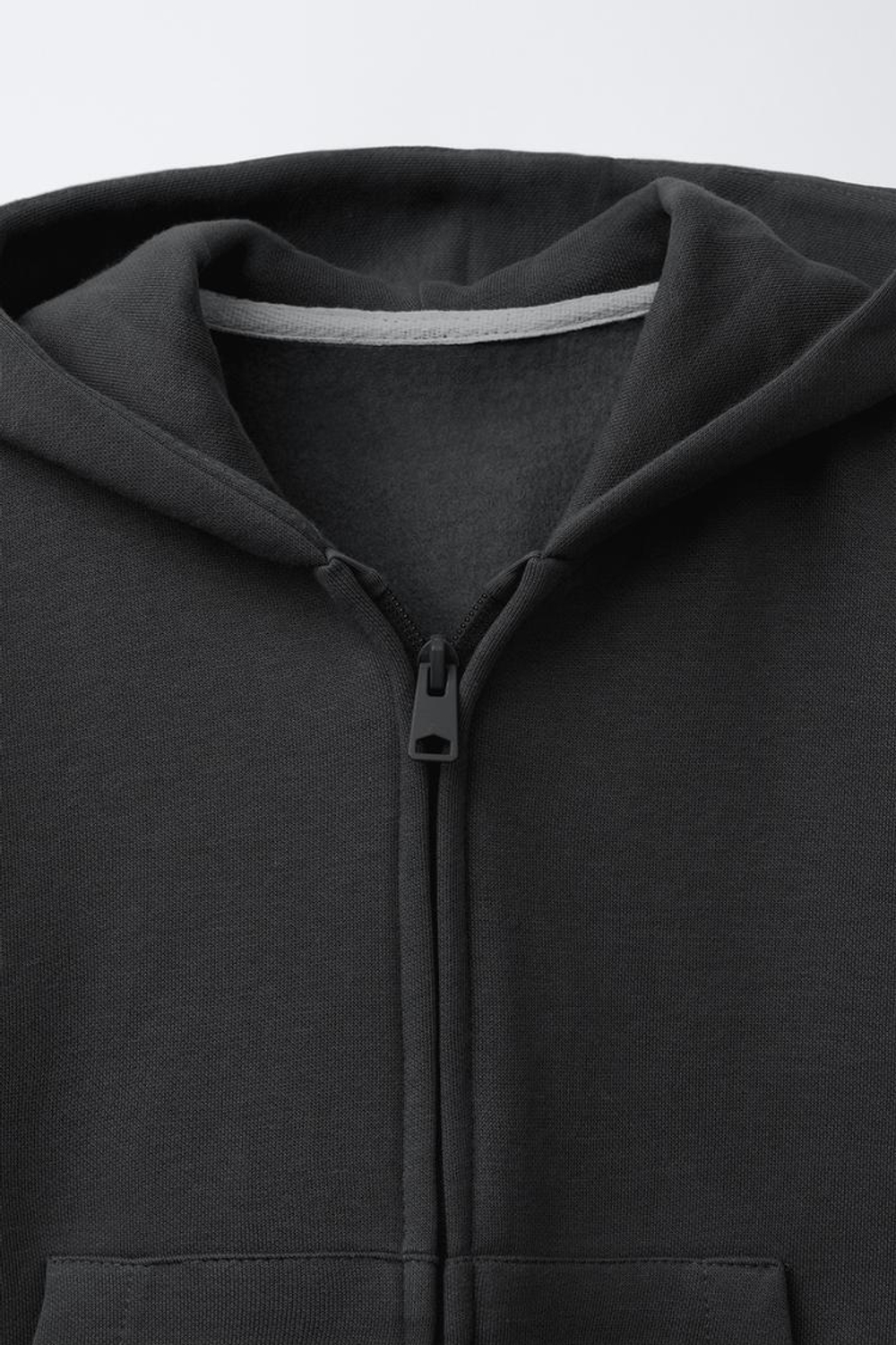 ZARA ОДНОТОННАЯ ТОЛСТОВКА ИЗ ФЛИСА С КАПЮШОНОМ, АНТРАЦИТОВО-СЕРЫЙ