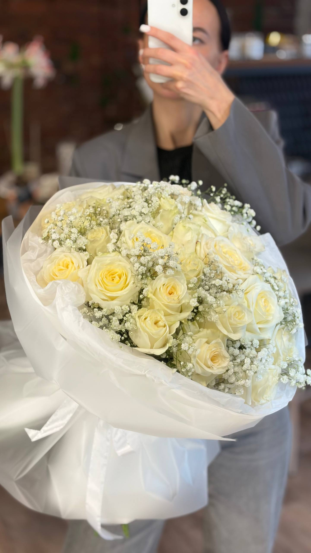 Букет из роз с гипсофолой