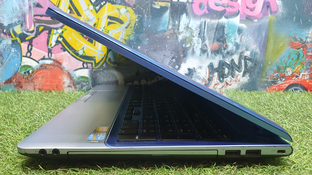 Ноутбук Samsung i5/6Gb/HD 7600M 1Gb