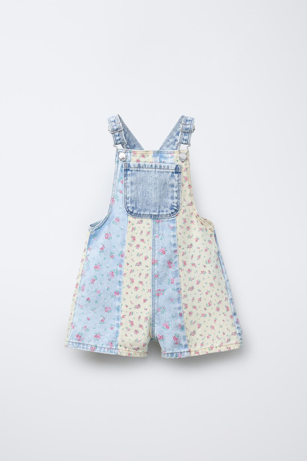 ZARA КОРОТКИЙ ДЖИНСОВЫЙ КОМБИНЕЗОН В СТИЛЕ ПЭЧВОРК С ЦВЕТОЧНЫМ ПРИНТОМ, ГОЛУБОЙ