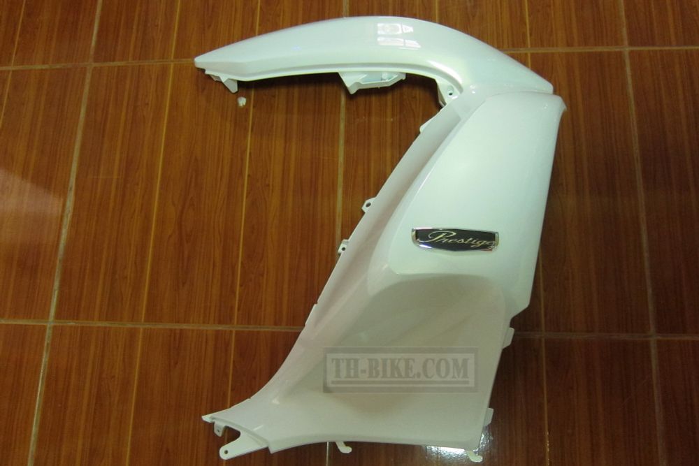 64501-KWN-902ZB. COVER, R. FR. *NHA87P*. White. Honda PCX. (NHA87P PEARL HIMALAYAS WHITE)