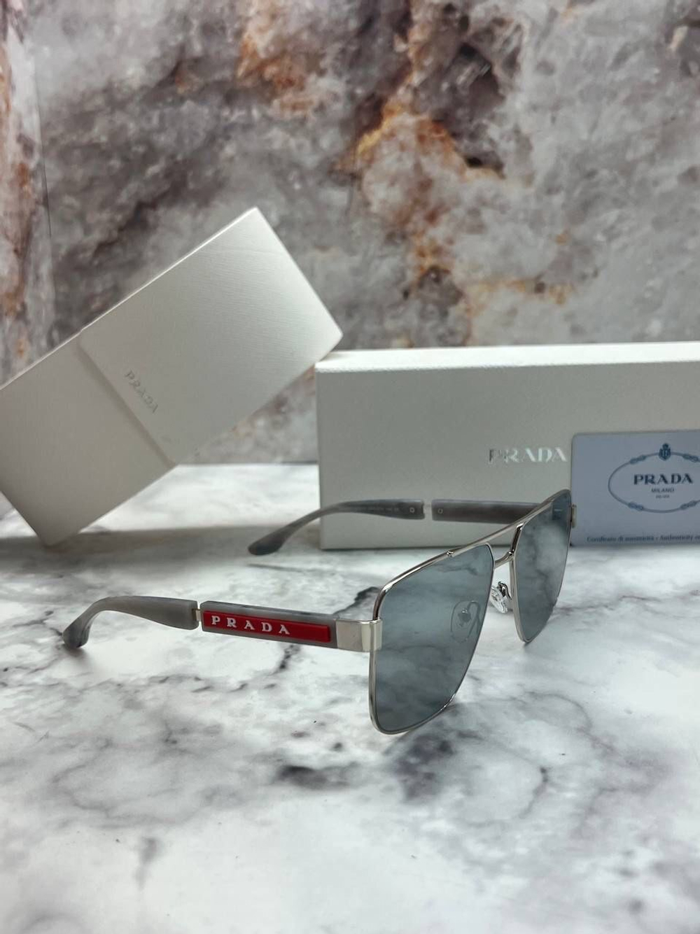 Очки Prada