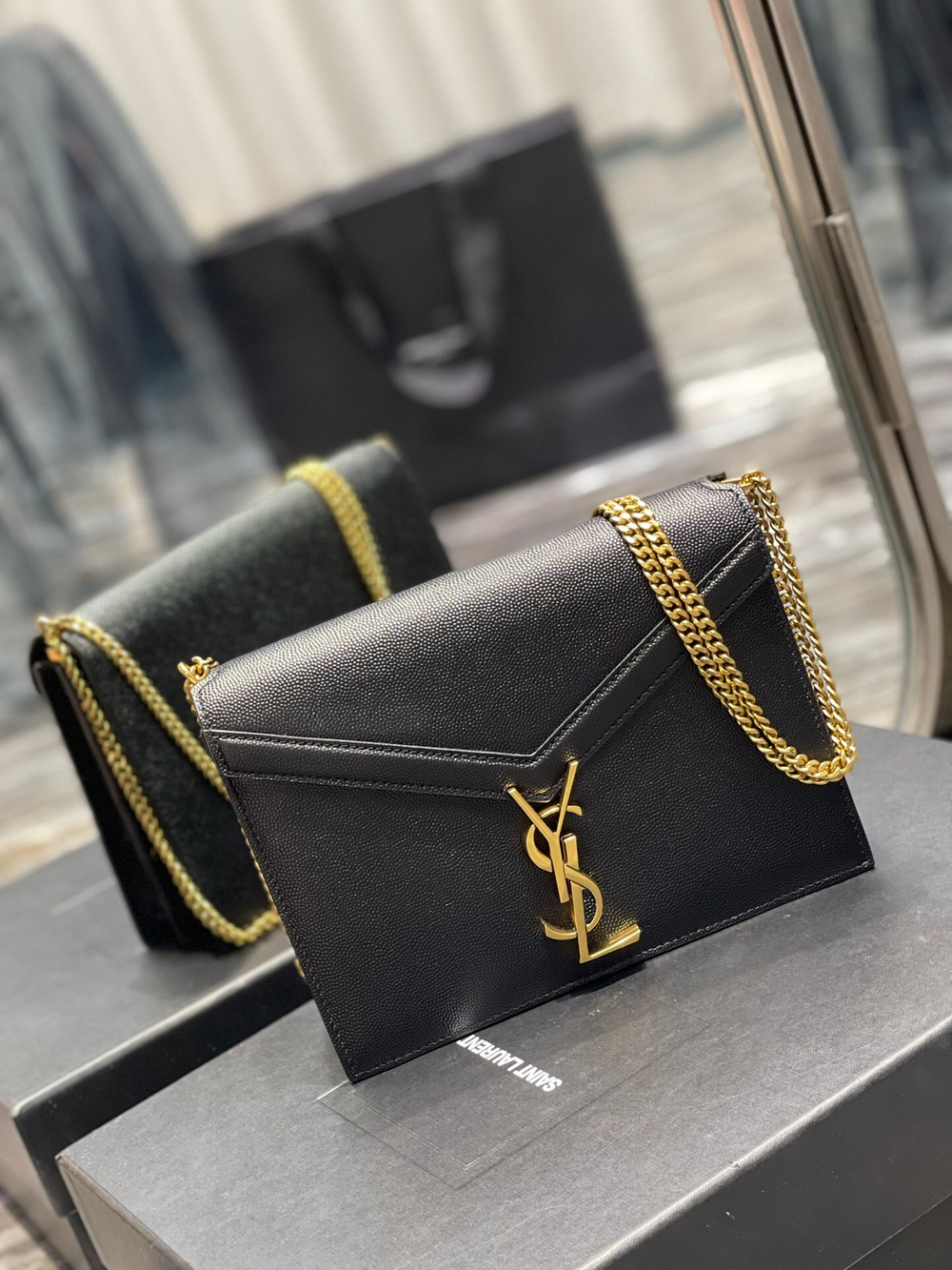 YSL Cassandra Medium 22 cm