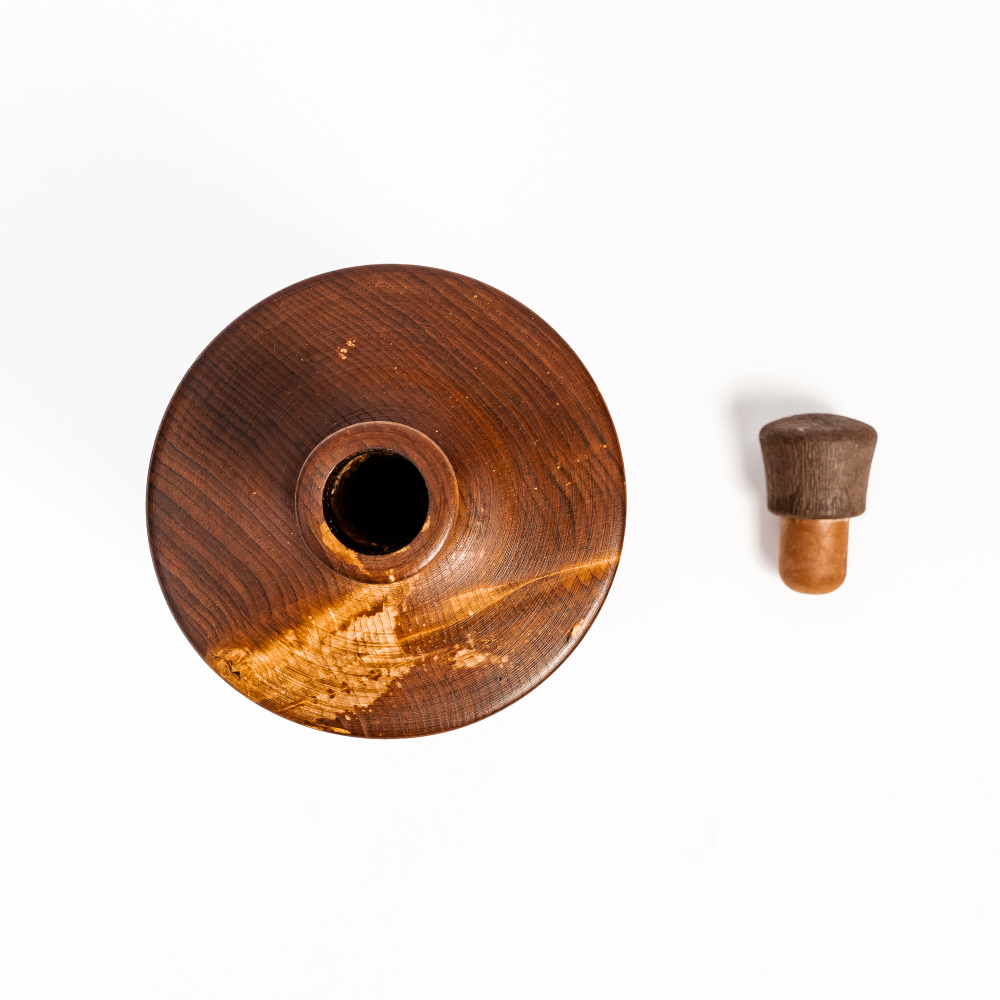 Деревянный сосуд (фляжка) для жидкости из сибирского кедра GR6