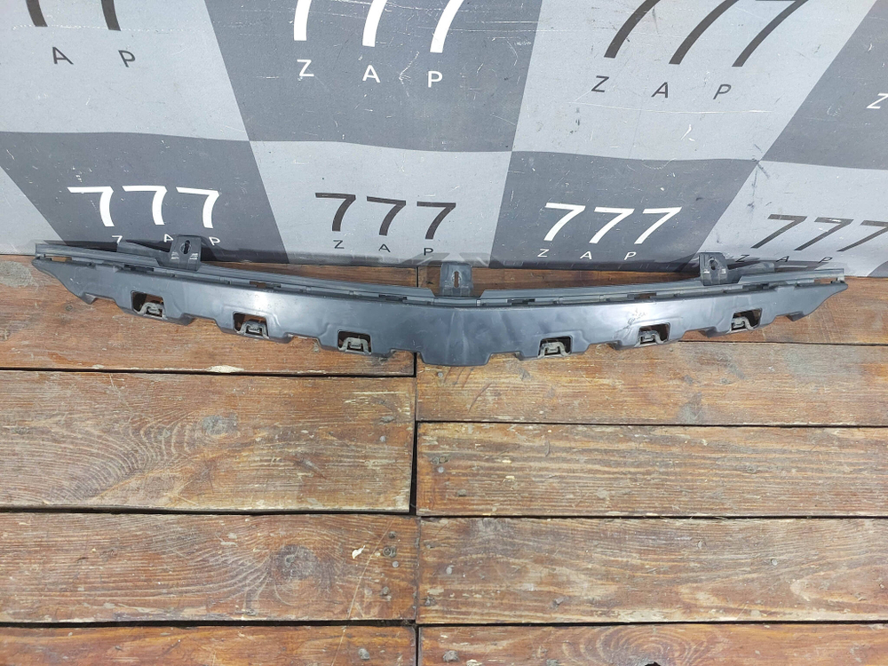 Кронштейн решетки радиатора MB C-Class (W205) 14-21 Б/У Оригинал A2058851165