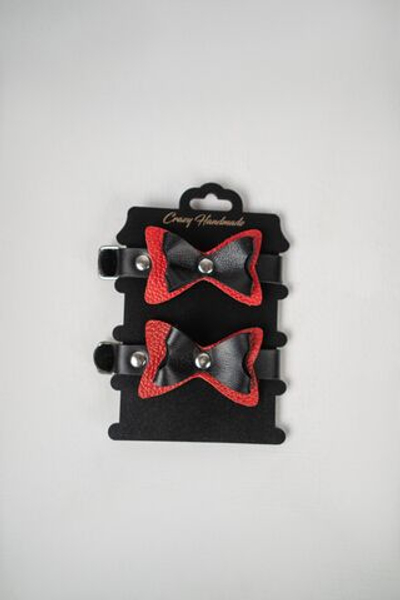 Черно-красные кожаные наручники с бантиками (Цвет: черный с красным)