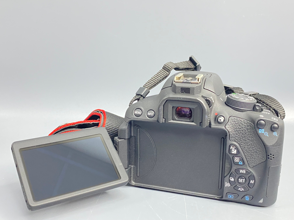 Canon 700D 1100 кадров Желтый экран