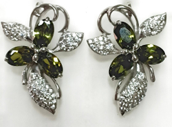 Ювелирные серьги из серебра с фианитами