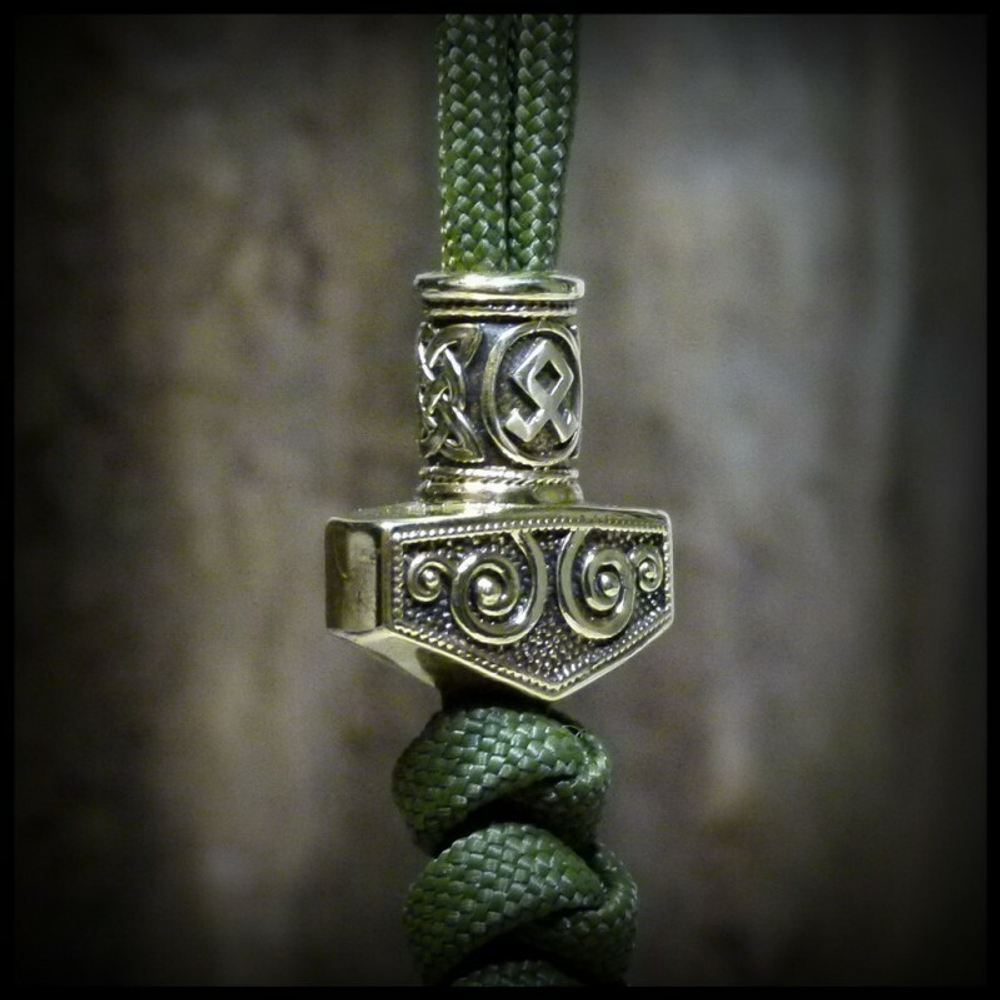 Бусина "Молот Тора с руной Одал" для темляков или браслетов