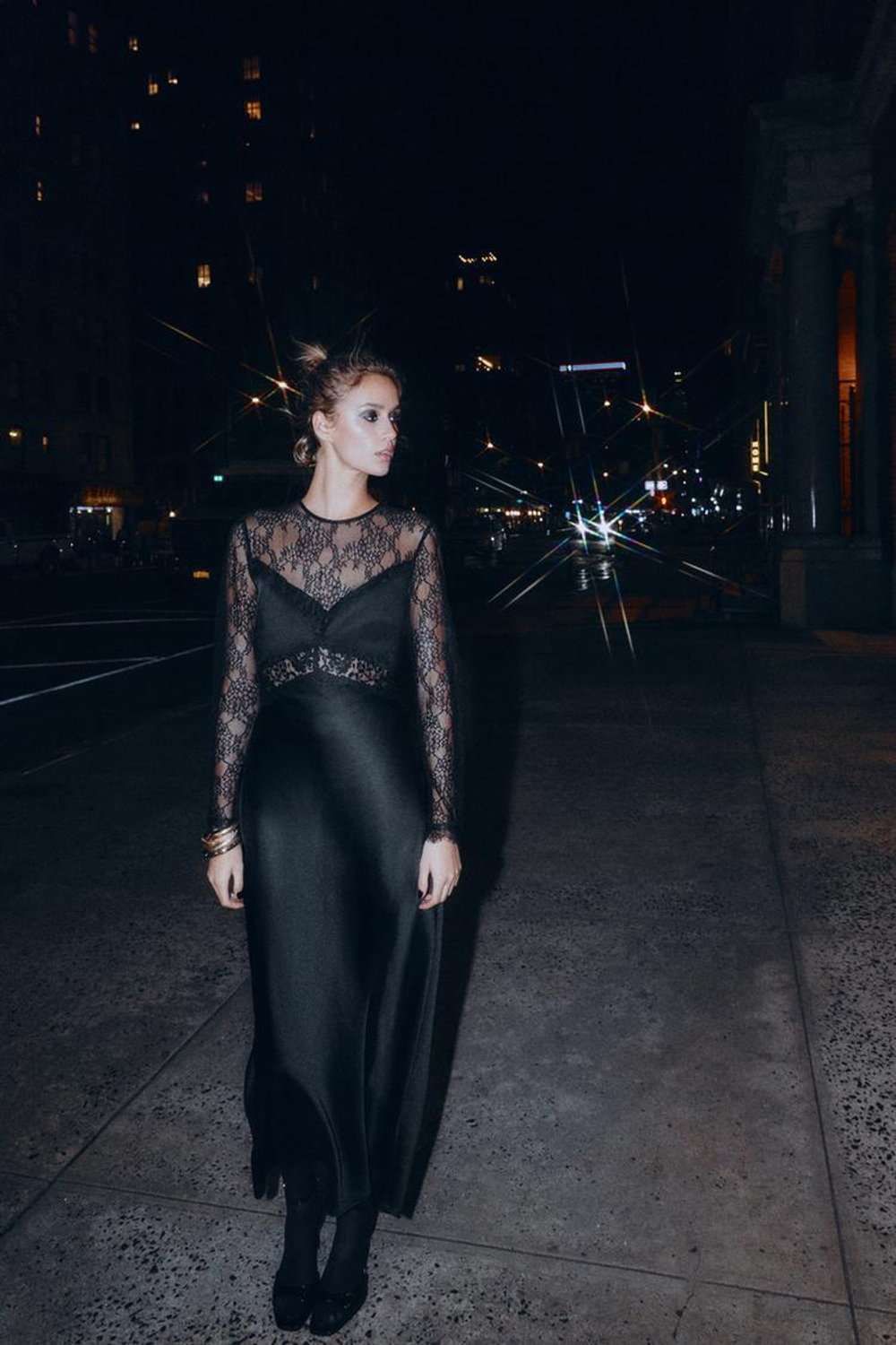 ZARA ДЛИННОЕ ПЛАТЬЕ С КОМБИНИРОВАННЫМ КРУЖЕВОМ, ЧЕРНЫЙ