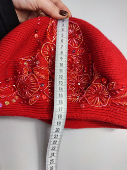 Берет вязаный яркий