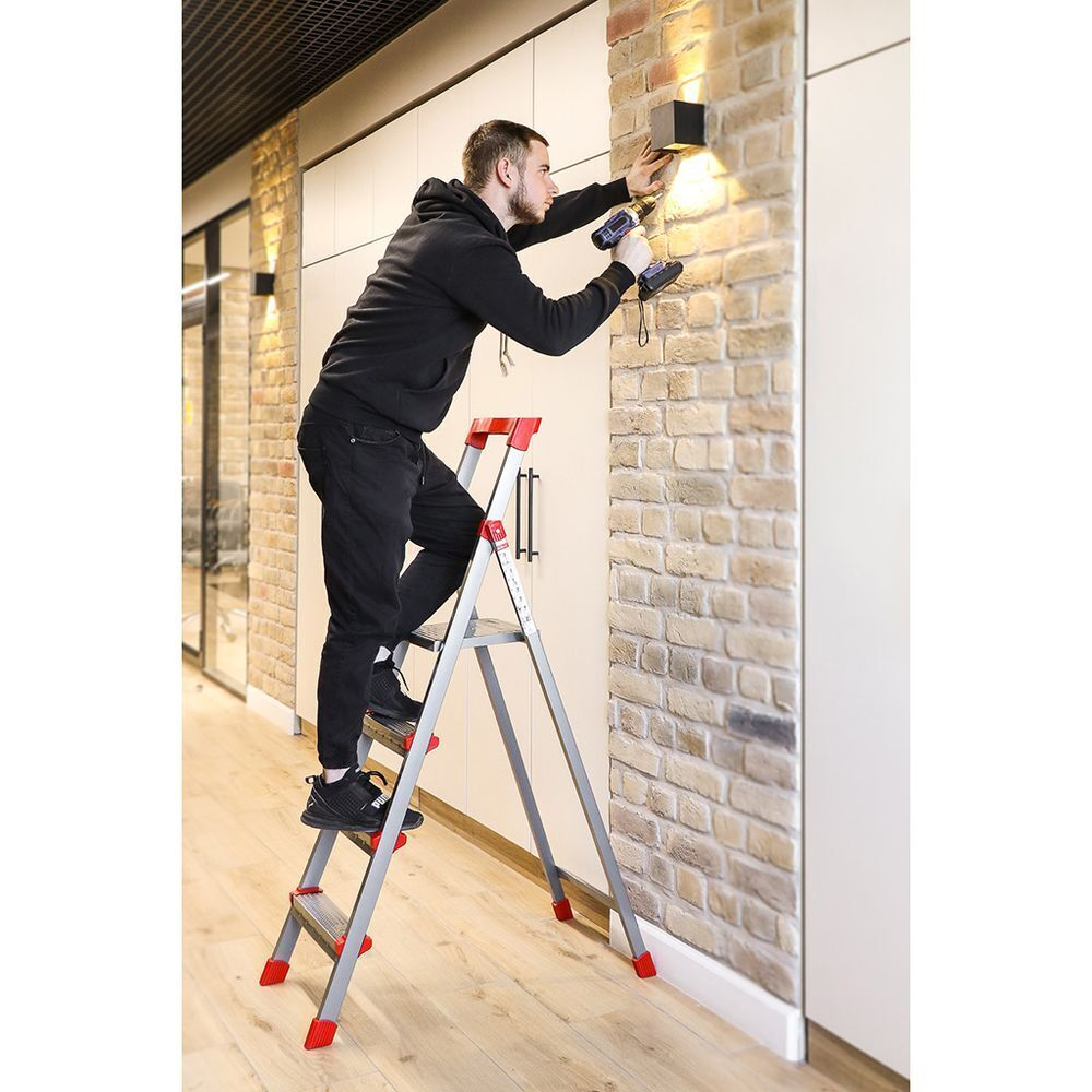 Стремянка 4 ступ, 150 кг, с широк ступ, 0.84 м до платформы, Nika, ННСУ4