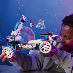 OUTLET LEGO Technic - Космический луноход Лунная база 42211