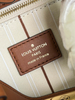 Louis Vuitton On My Side PM