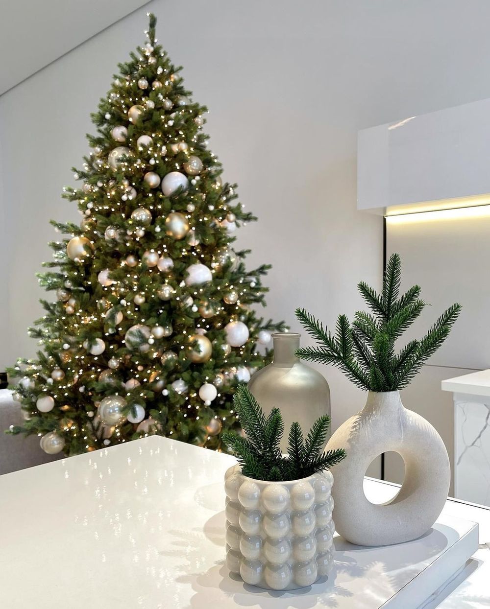 Елка с гирляндой 2в1 «Торжественная» (Литая хвоя) 240 см / 2,4 м