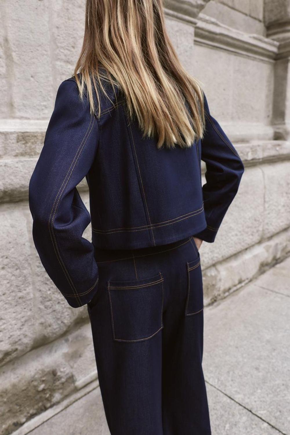 ZARA КУРТКА С КОНТРАСТНОЙ ОТСТРОЧКОЙ, ИНДИГО