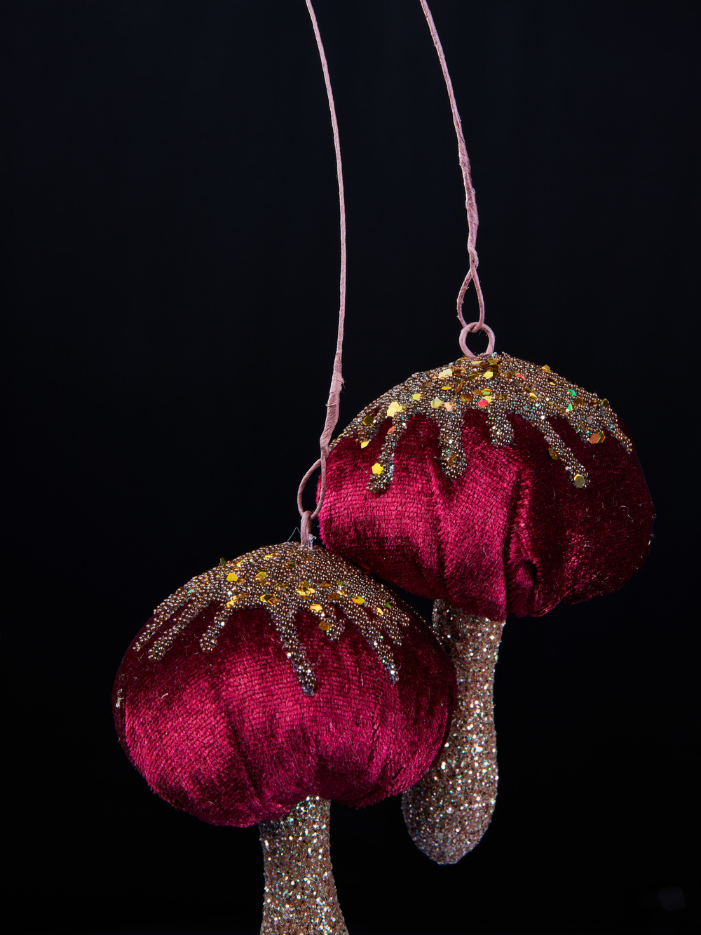 Веточка с грибами 18х41см ChristmasDeLuxe бордовая