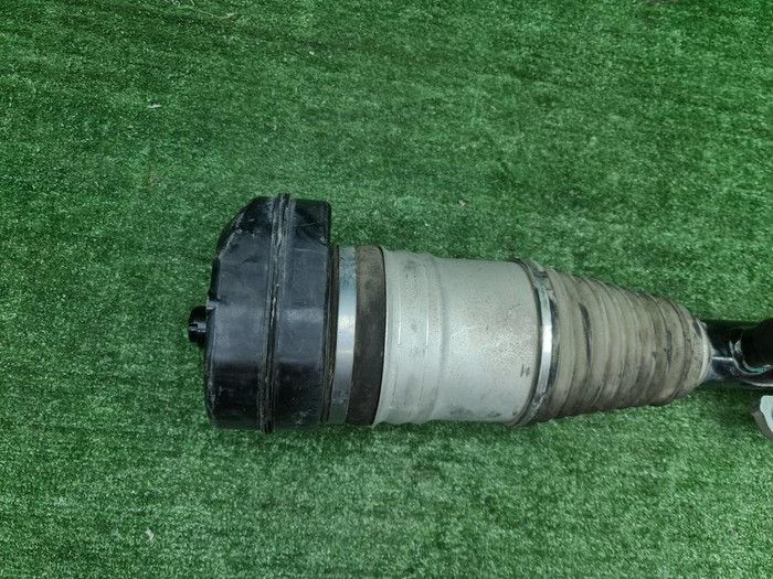 Стойка пневматическая левая Lixiang L9 (2022-н.в.)