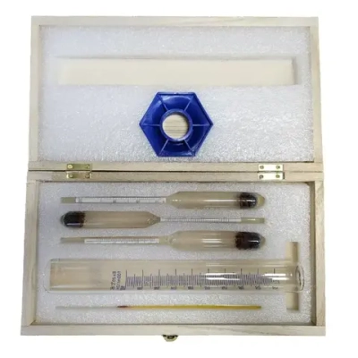 Набор спиртомеров АСП-3 с термометром и колбой в деревянном боксе