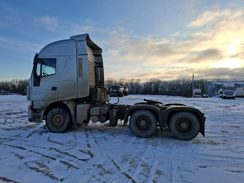 HONGYAN CQ* 6x4 Седельный тягач CQ4256HTVG334 (Дизельный, 8,7 л, 388 л.с., МТ)
