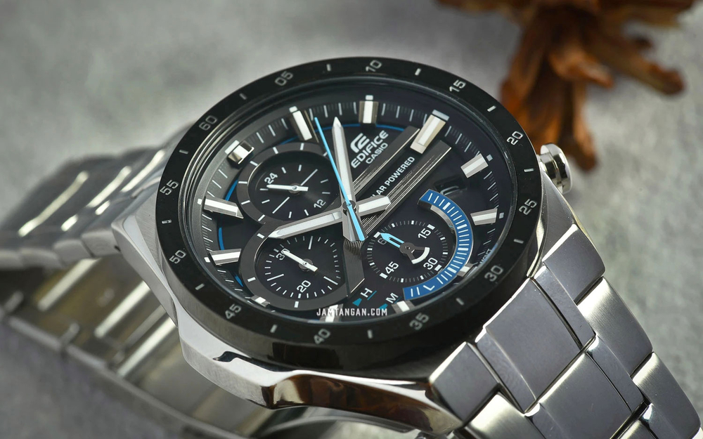 Часы Casio EQS-920DB-1B