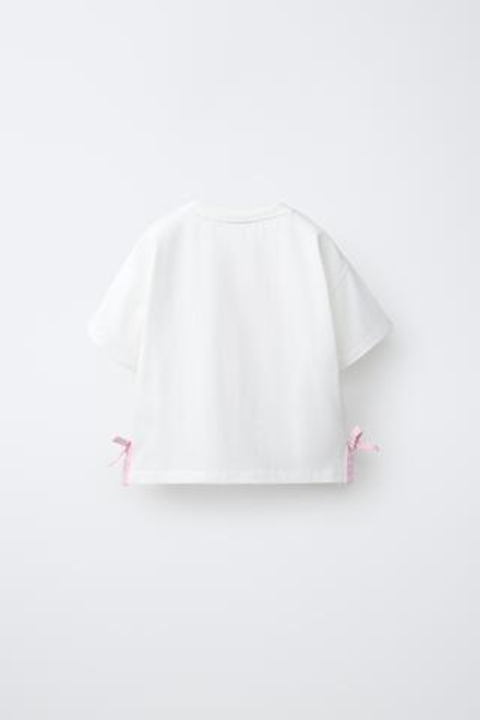ZARA ФУТБОЛКА С ЦВЕТОЧНЫМИ ДЕТАЛЯМИ КРОШЕ, БЕЛЫЙ