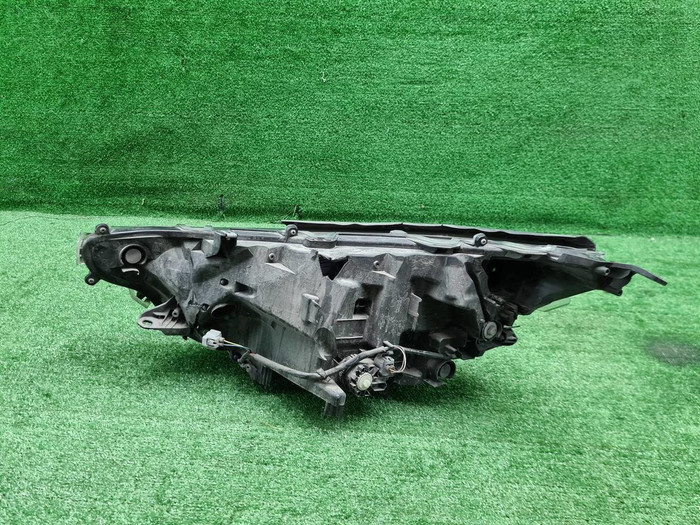 Битая Фара правая Toyota RAV4 5 XA50 (2018-нв) LED