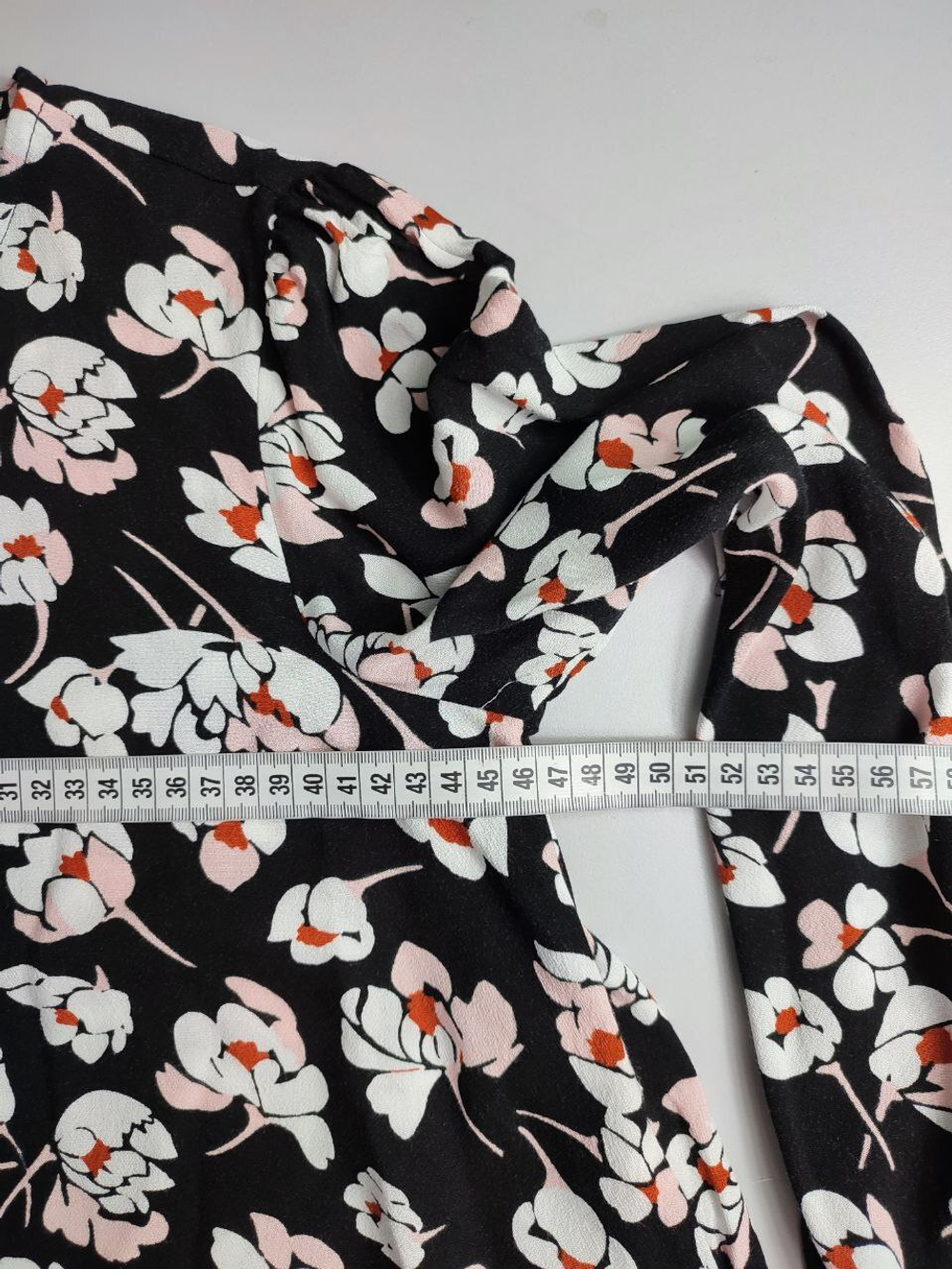 Блузка MANGO из вискозы такая красивая 42 размер